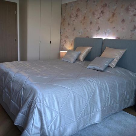 Apartman Golfballs Sajdikove Humence Exteriör bild