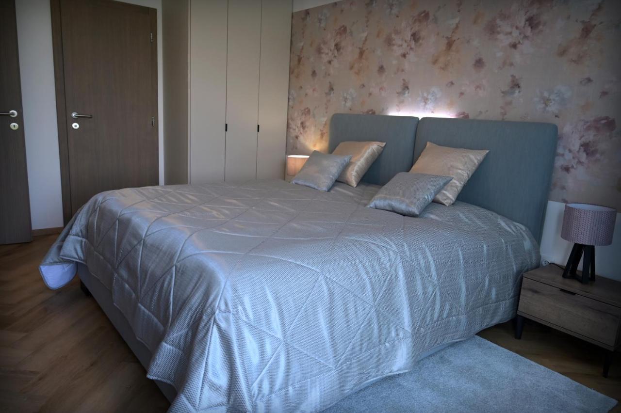 Apartman Golfballs Sajdikove Humence Exteriör bild