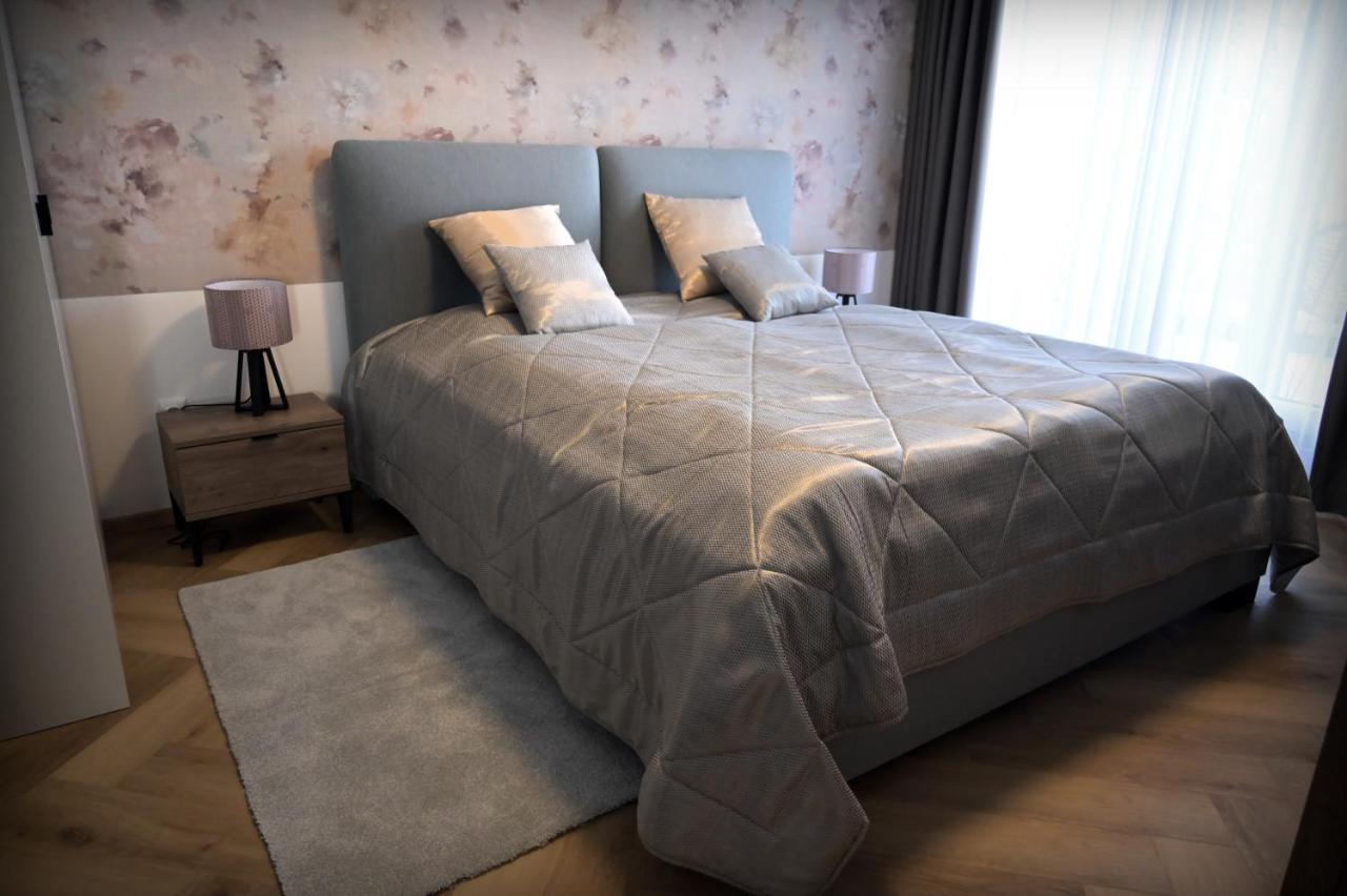 Apartman Golfballs Sajdikove Humence Exteriör bild